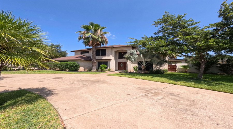 1217 Lyles Lp, Laredo, Texas 78045, 4 Bedrooms Bedrooms, 9 Rooms Rooms,3 BathroomsBathrooms,Residential,For Sale,1217 Lyles Lp,20263019