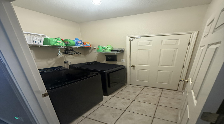 1718 Denmark Ln, laredo, Texas 78045-1111, 4 Bedrooms Bedrooms, 8 Rooms Rooms,2 BathroomsBathrooms,Residential,For Sale,1718 Denmark Ln,20263020