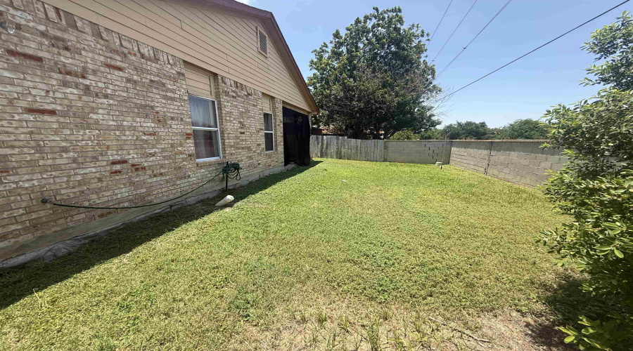 1718 Denmark Ln, laredo, Texas 78045-1111, 4 Bedrooms Bedrooms, 8 Rooms Rooms,2 BathroomsBathrooms,Residential,For Sale,1718 Denmark Ln,20263020