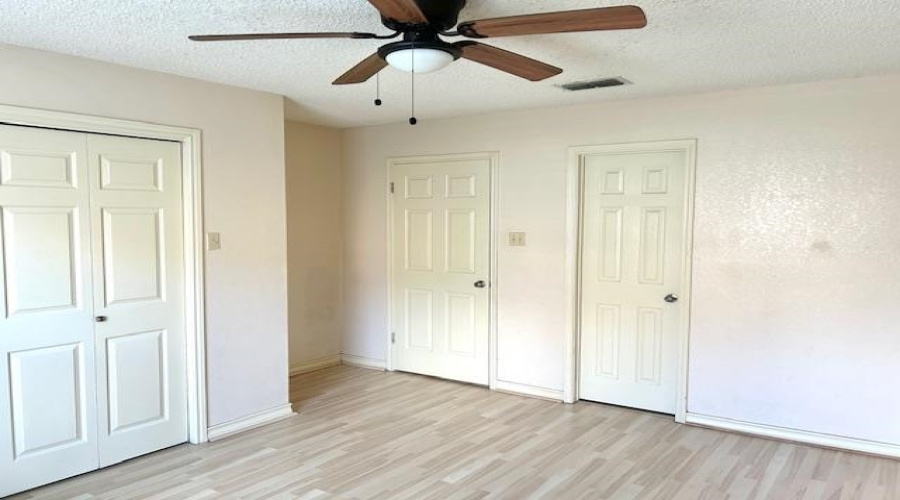 201 Martingale Ln, Laredo, Texas 78041, 2 Bedrooms Bedrooms, 5 Rooms Rooms,2 BathroomsBathrooms,Residential,For Rent,201 Martingale Ln,20263028