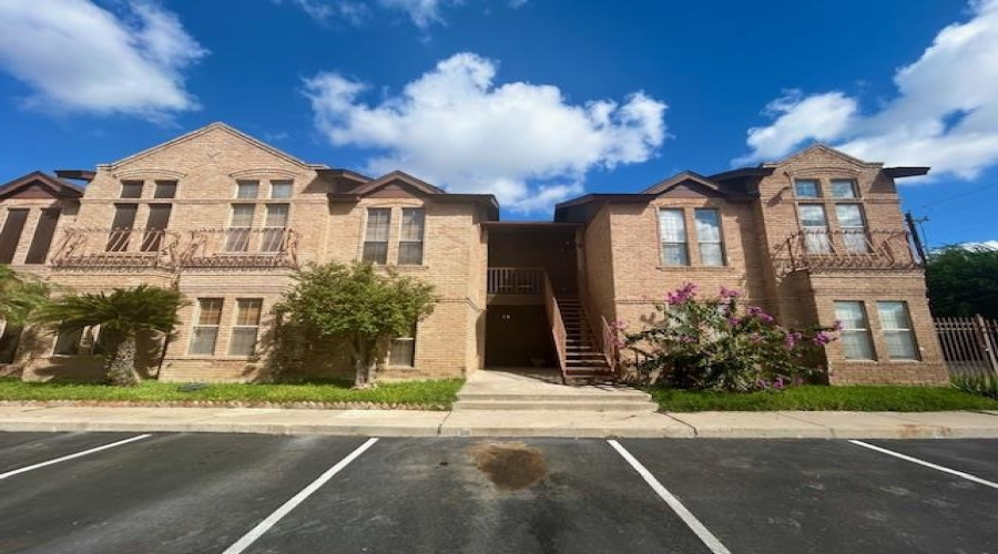 201 Martingale Ln, Laredo, Texas 78041, 2 Bedrooms Bedrooms, 5 Rooms Rooms,2 BathroomsBathrooms,Residential,For Rent,201 Martingale Ln,20263028