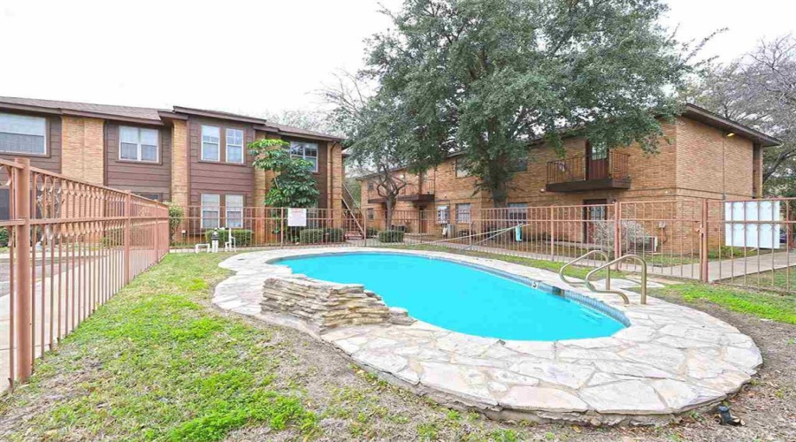 201 Martingale Ln, Laredo, Texas 78041, 2 Bedrooms Bedrooms, 5 Rooms Rooms,2 BathroomsBathrooms,Residential,For Rent,201 Martingale Ln,20263028