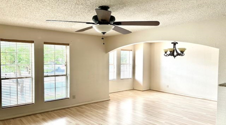 201 Martingale Ln, Laredo, Texas 78041, 2 Bedrooms Bedrooms, 5 Rooms Rooms,2 BathroomsBathrooms,Residential,For Rent,201 Martingale Ln,20263028
