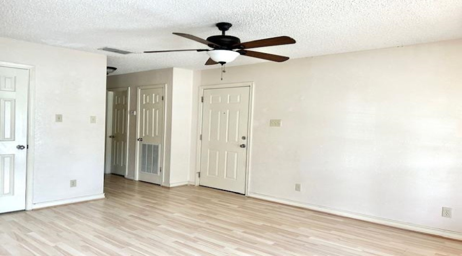 201 Martingale Ln, Laredo, Texas 78041, 2 Bedrooms Bedrooms, 5 Rooms Rooms,2 BathroomsBathrooms,Residential,For Rent,201 Martingale Ln,20263028