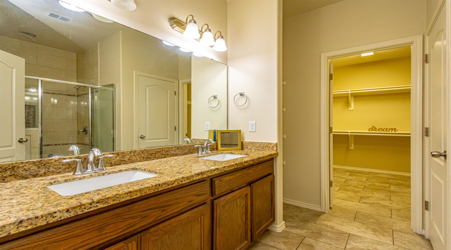 6015 Narciso Dr., Laredo, Texas 78046, 4 Bedrooms Bedrooms, 8 Rooms Rooms,2 BathroomsBathrooms,Residential,For Sale,6015 Narciso Dr.,20263037