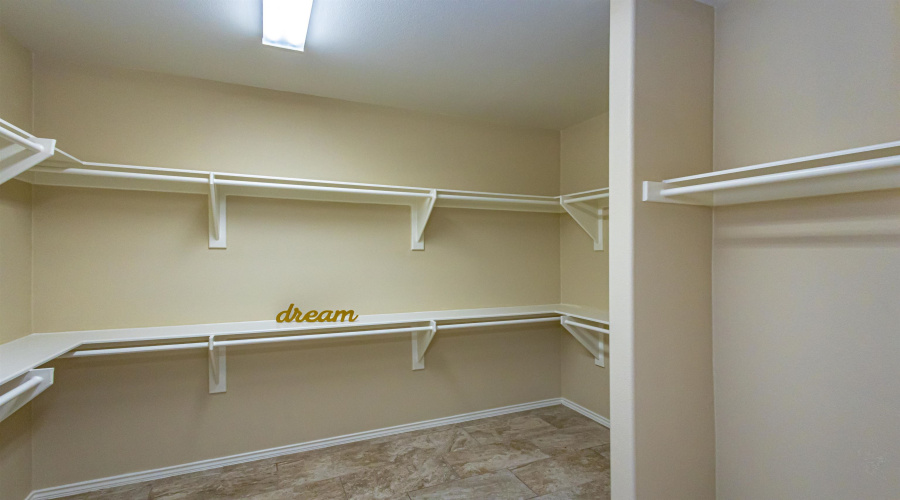 6015 Narciso Dr., Laredo, Texas 78046, 4 Bedrooms Bedrooms, 8 Rooms Rooms,2 BathroomsBathrooms,Residential,For Sale,6015 Narciso Dr.,20263037