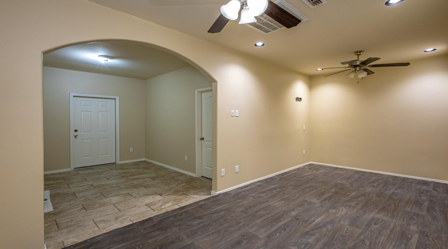 6015 Narciso Dr., Laredo, Texas 78046, 4 Bedrooms Bedrooms, 8 Rooms Rooms,2 BathroomsBathrooms,Residential,For Sale,6015 Narciso Dr.,20263037