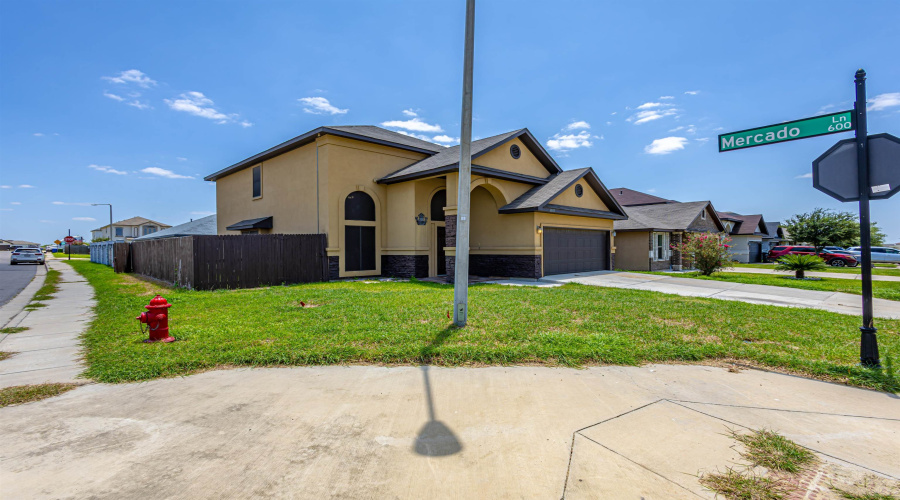 6015 Narciso Dr., Laredo, Texas 78046, 4 Bedrooms Bedrooms, 8 Rooms Rooms,2 BathroomsBathrooms,Residential,For Sale,6015 Narciso Dr.,20263037