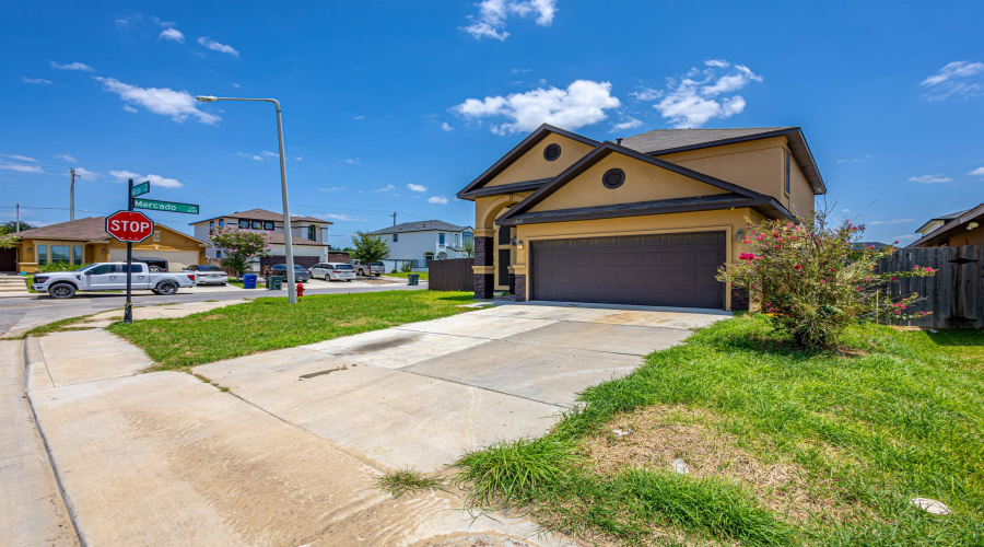 6015 Narciso Dr., Laredo, Texas 78046, 4 Bedrooms Bedrooms, 8 Rooms Rooms,2 BathroomsBathrooms,Residential,For Sale,6015 Narciso Dr.,20263037