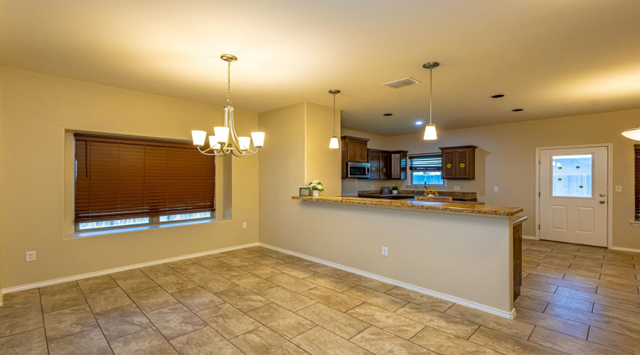 6015 Narciso Dr., Laredo, Texas 78046, 4 Bedrooms Bedrooms, 8 Rooms Rooms,2 BathroomsBathrooms,Residential,For Sale,6015 Narciso Dr.,20263037