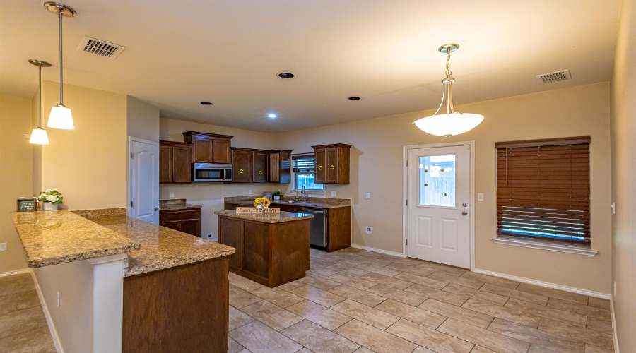6015 Narciso Dr., Laredo, Texas 78046, 4 Bedrooms Bedrooms, 8 Rooms Rooms,2 BathroomsBathrooms,Residential,For Sale,6015 Narciso Dr.,20263037
