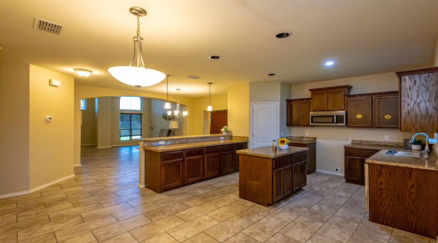 6015 Narciso Dr., Laredo, Texas 78046, 4 Bedrooms Bedrooms, 8 Rooms Rooms,2 BathroomsBathrooms,Residential,For Sale,6015 Narciso Dr.,20263037