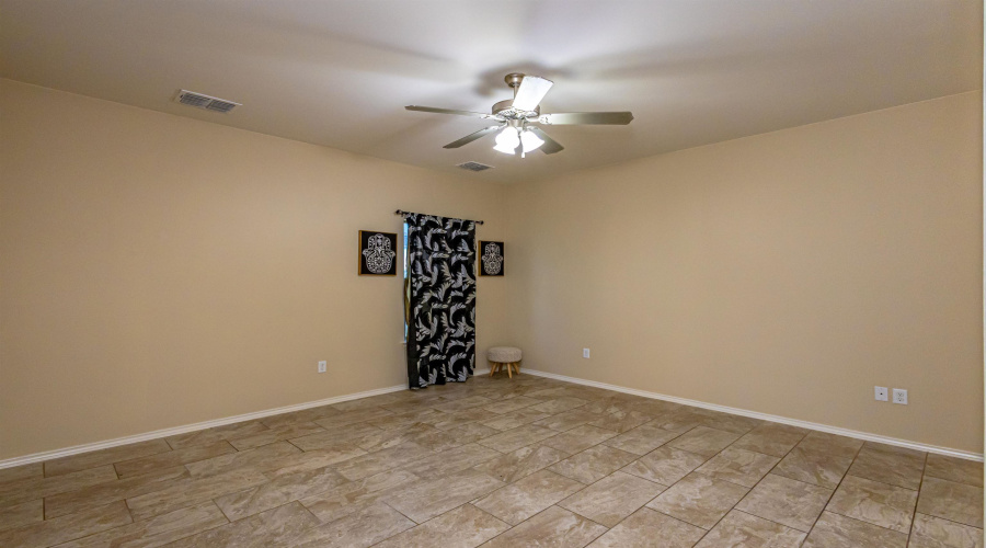 6015 Narciso Dr., Laredo, Texas 78046, 4 Bedrooms Bedrooms, 8 Rooms Rooms,2 BathroomsBathrooms,Residential,For Sale,6015 Narciso Dr.,20263037