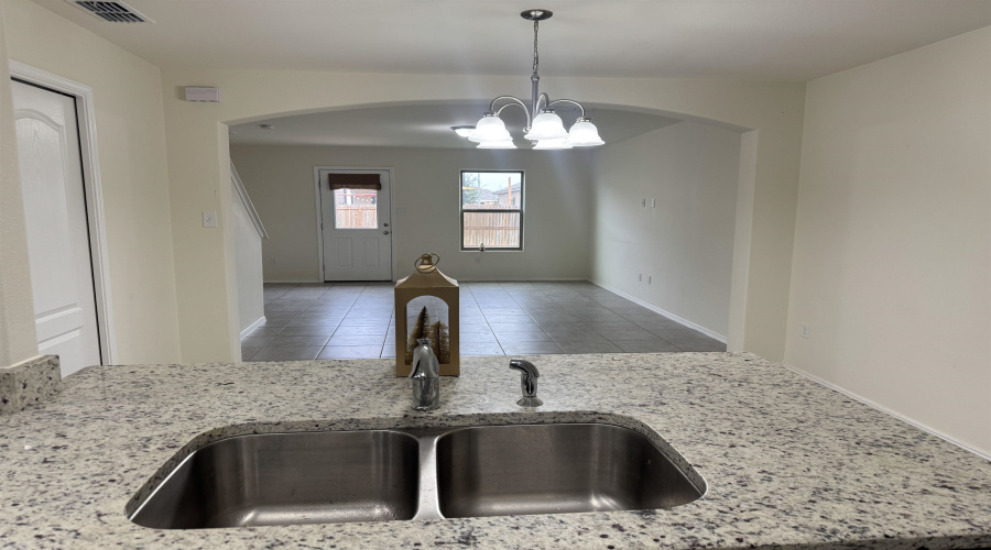 1828 Port Louisiana Dr, Laredo, Texas 78046, 3 Bedrooms Bedrooms, 5 Rooms Rooms,2 BathroomsBathrooms,Residential,For Rent,1828 Port Louisiana Dr,20263038