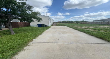 708 BIGLEAF DR., Laredo, Texas 78046, 3 Bedrooms Bedrooms, 4 Rooms Rooms,2 BathroomsBathrooms,Residential,For Sale,708 BIGLEAF DR.,20263039