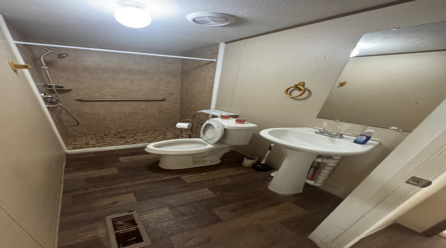 708 BIGLEAF DR., Laredo, Texas 78046, 3 Bedrooms Bedrooms, 4 Rooms Rooms,2 BathroomsBathrooms,Residential,For Sale,708 BIGLEAF DR.,20263039