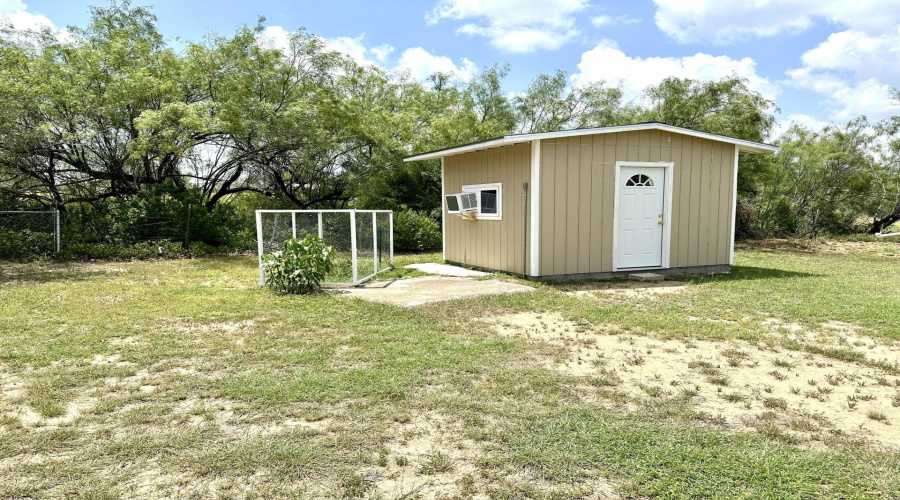 142 Sunshine Ln., ZAPATA, Texas 78076-3920, 2 Bedrooms Bedrooms, 4 Rooms Rooms,2 BathroomsBathrooms,Residential,For Sale,142 Sunshine Ln.,20263040