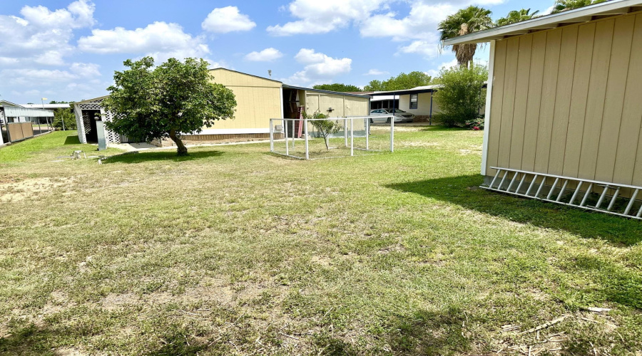 142 Sunshine Ln., ZAPATA, Texas 78076-3920, 2 Bedrooms Bedrooms, 4 Rooms Rooms,2 BathroomsBathrooms,Residential,For Sale,142 Sunshine Ln.,20263040