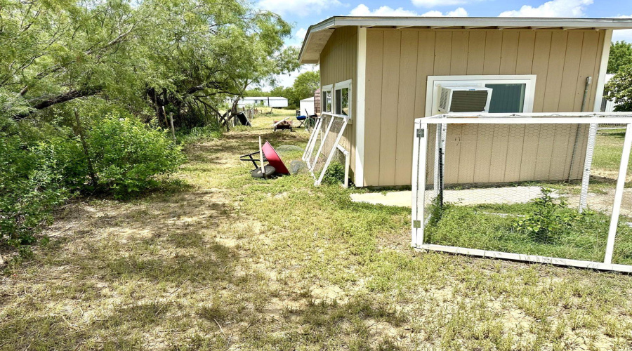 142 Sunshine Ln., ZAPATA, Texas 78076-3920, 2 Bedrooms Bedrooms, 4 Rooms Rooms,2 BathroomsBathrooms,Residential,For Sale,142 Sunshine Ln.,20263040