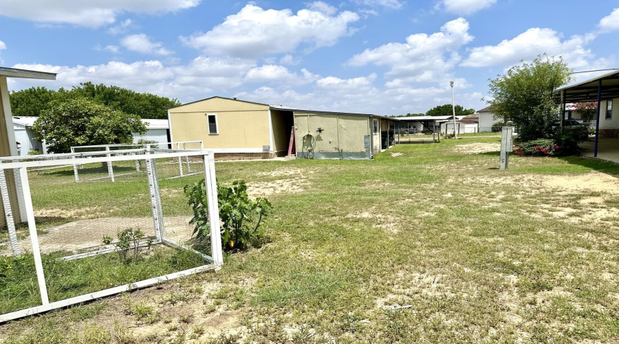 142 Sunshine Ln., ZAPATA, Texas 78076-3920, 2 Bedrooms Bedrooms, 4 Rooms Rooms,2 BathroomsBathrooms,Residential,For Sale,142 Sunshine Ln.,20263040