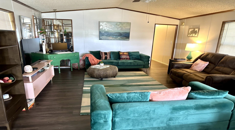 142 Sunshine Ln., ZAPATA, Texas 78076-3920, 2 Bedrooms Bedrooms, 4 Rooms Rooms,2 BathroomsBathrooms,Residential,For Sale,142 Sunshine Ln.,20263040