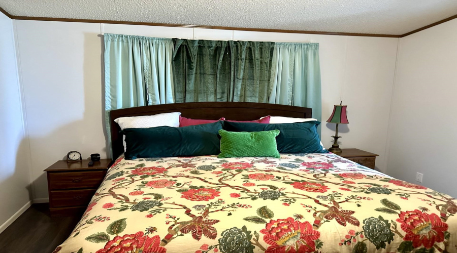142 Sunshine Ln., ZAPATA, Texas 78076-3920, 2 Bedrooms Bedrooms, 4 Rooms Rooms,2 BathroomsBathrooms,Residential,For Sale,142 Sunshine Ln.,20263040
