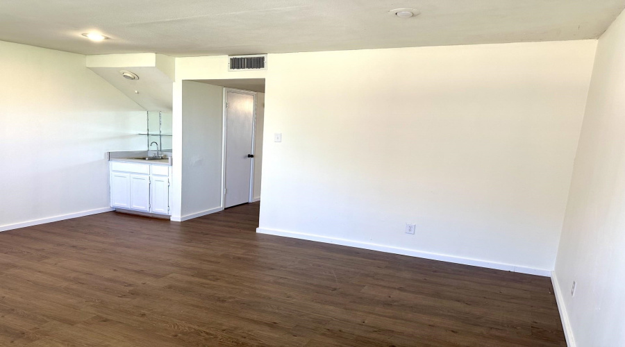 8915 McPherson Rd, LAREDO, Texas 78045, 2 Bedrooms Bedrooms, 5 Rooms Rooms,2 BathroomsBathrooms,Residential,For Rent,8915 McPherson Rd,20263041