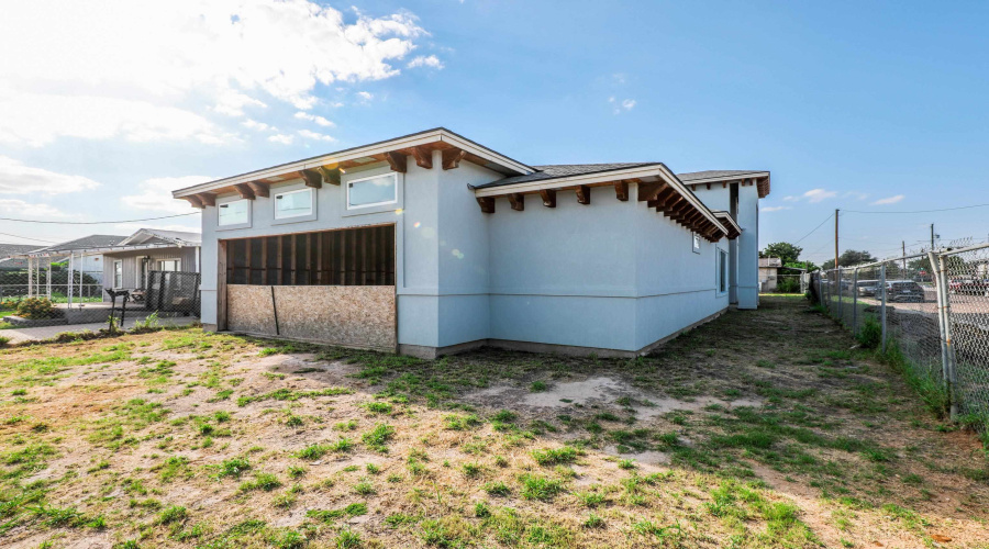220 Ash St, Laredo, Tx 78040, Texas 78040, 5 Bedrooms Bedrooms, 7 Rooms Rooms,3 BathroomsBathrooms,Residential,For Sale,220 Ash St,20263044
