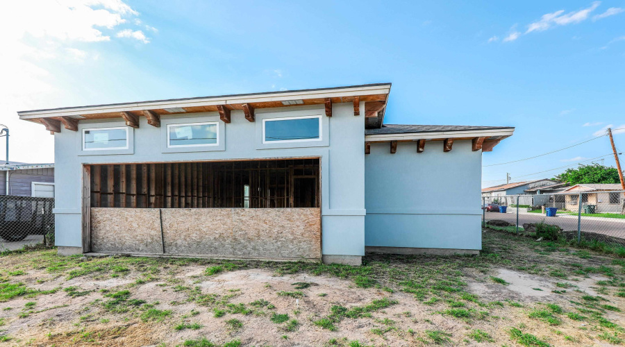 220 Ash St, Laredo, Tx 78040, Texas 78040, 5 Bedrooms Bedrooms, 7 Rooms Rooms,3 BathroomsBathrooms,Residential,For Sale,220 Ash St,20263044