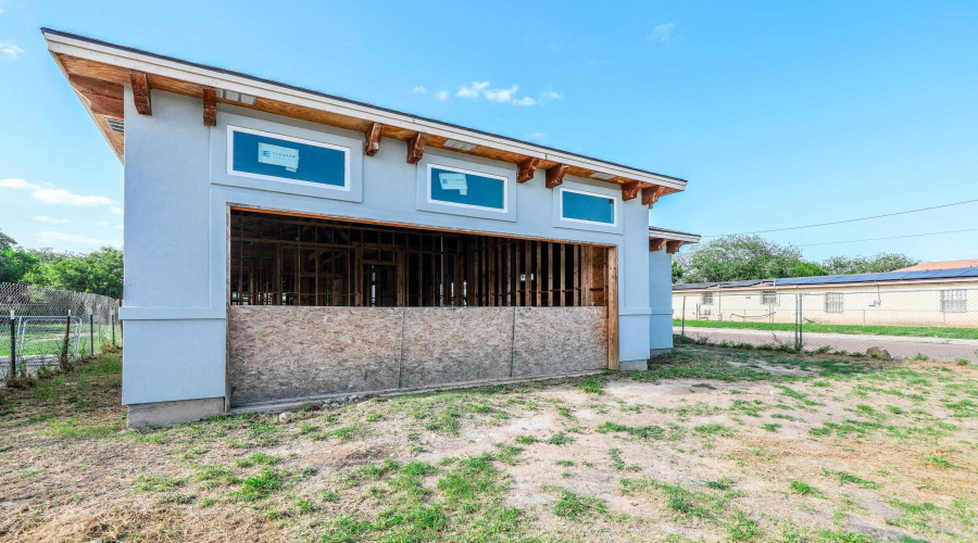 220 Ash St, Laredo, Tx 78040, Texas 78040, 5 Bedrooms Bedrooms, 7 Rooms Rooms,3 BathroomsBathrooms,Residential,For Sale,220 Ash St,20263044