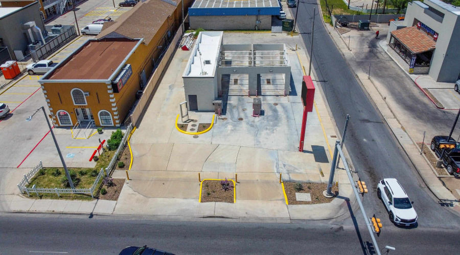 2501 E Saunders St, Laredo, Texas 78041, ,1 BathroomBathrooms,Commercial retail/office,For Rent,2501 E Saunders St,20263053