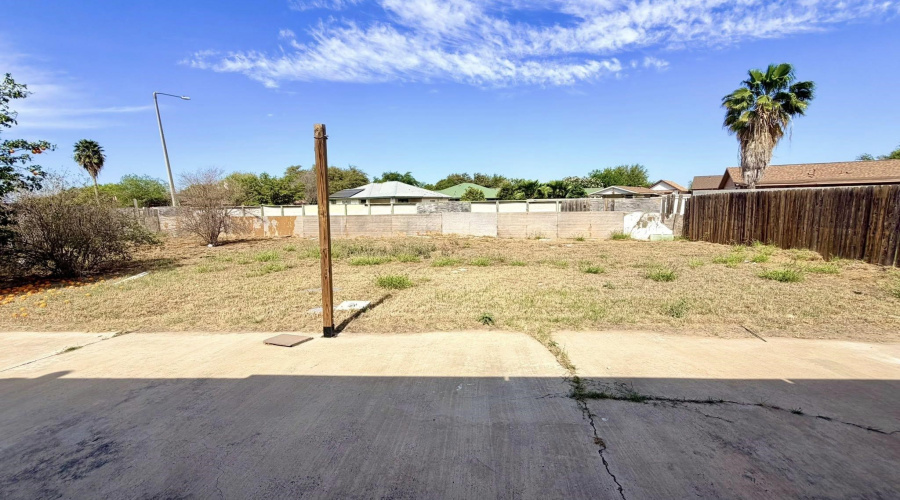806 Cupid Ln, Laredo, Texas 78045, 3 Bedrooms Bedrooms, 6 Rooms Rooms,2 BathroomsBathrooms,Residential,For Sale,806 Cupid Ln,20261410