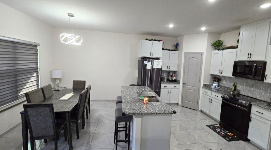 1620 Brownwood St., Laredo, Texas 78046, 3 Bedrooms Bedrooms, 6 Rooms Rooms,2 BathroomsBathrooms,Residential,For Sale,1620 Brownwood St.,20263045