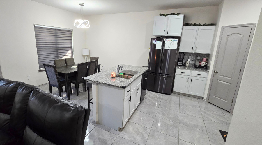 1620 Brownwood St., Laredo, Texas 78046, 3 Bedrooms Bedrooms, 6 Rooms Rooms,2 BathroomsBathrooms,Residential,For Sale,1620 Brownwood St.,20263045