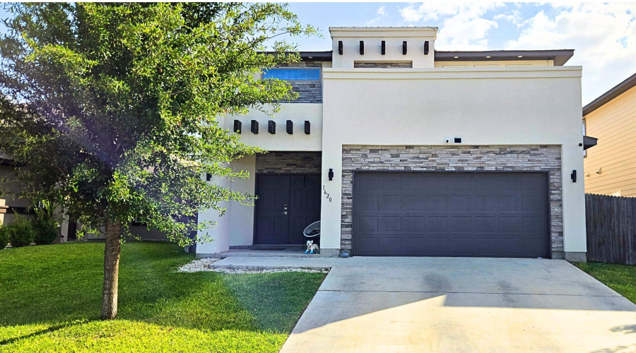 1620 Brownwood St., Laredo, Texas 78046, 3 Bedrooms Bedrooms, 6 Rooms Rooms,2 BathroomsBathrooms,Residential,For Sale,1620 Brownwood St.,20263045
