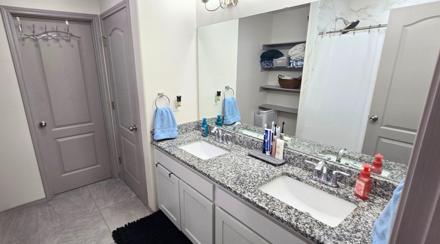 1620 Brownwood St., Laredo, Texas 78046, 3 Bedrooms Bedrooms, 6 Rooms Rooms,2 BathroomsBathrooms,Residential,For Sale,1620 Brownwood St.,20263045