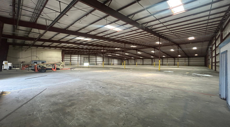 4425 Pan American Blvd, LAREDO, Texas 78045, 1 Bedroom Bedrooms, 11 Rooms Rooms,4 BathroomsBathrooms,Commercial/industrial,For Rent,4425 Pan American Blvd,20263047