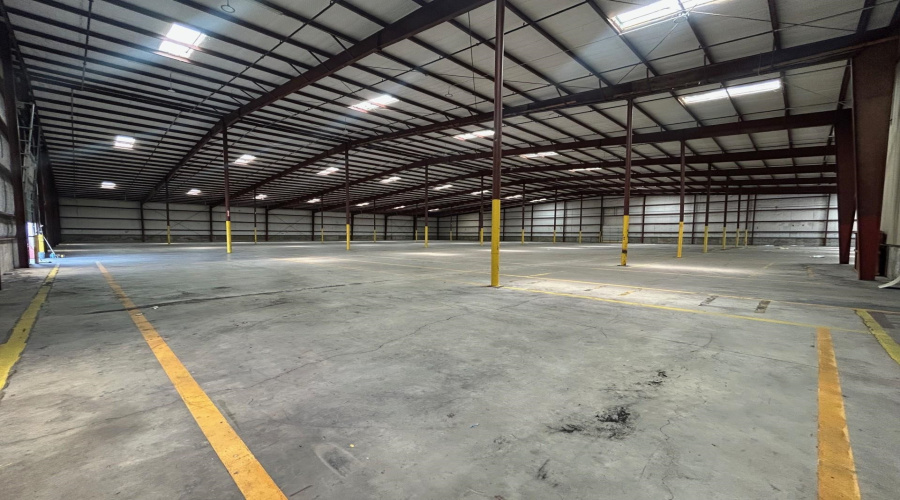 4425 Pan American Blvd, LAREDO, Texas 78045, 1 Bedroom Bedrooms, 11 Rooms Rooms,4 BathroomsBathrooms,Commercial/industrial,For Rent,4425 Pan American Blvd,20263047