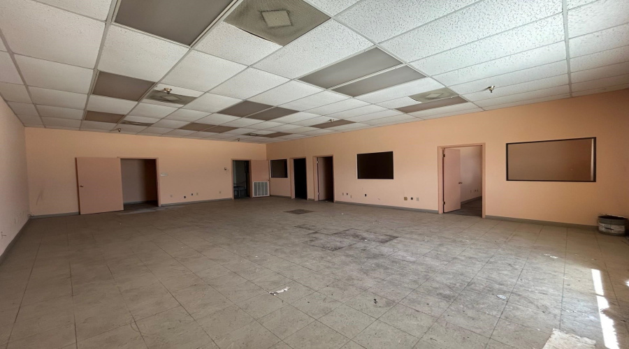 4425 Pan American Blvd, LAREDO, Texas 78045, 1 Bedroom Bedrooms, 11 Rooms Rooms,4 BathroomsBathrooms,Commercial/industrial,For Rent,4425 Pan American Blvd,20263047