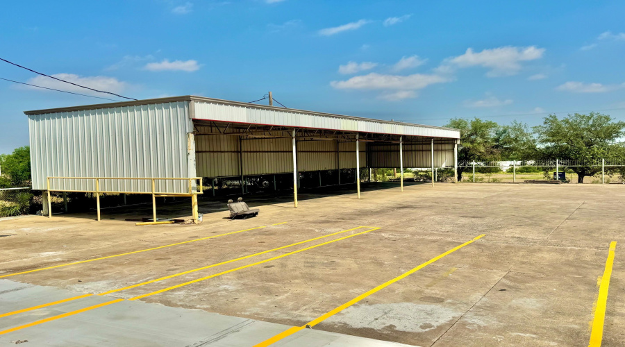 4425 Pan American Blvd, LAREDO, Texas 78045, 1 Bedroom Bedrooms, 11 Rooms Rooms,4 BathroomsBathrooms,Commercial/industrial,For Rent,4425 Pan American Blvd,20263047