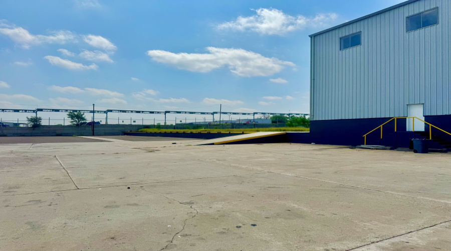 4425 Pan American Blvd, LAREDO, Texas 78045, 1 Bedroom Bedrooms, 11 Rooms Rooms,4 BathroomsBathrooms,Commercial/industrial,For Rent,4425 Pan American Blvd,20263047