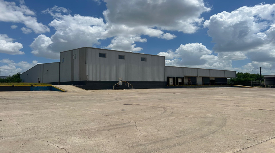 4425 Pan American Blvd, LAREDO, Texas 78045, 1 Bedroom Bedrooms, 11 Rooms Rooms,4 BathroomsBathrooms,Commercial/industrial,For Rent,4425 Pan American Blvd,20263047