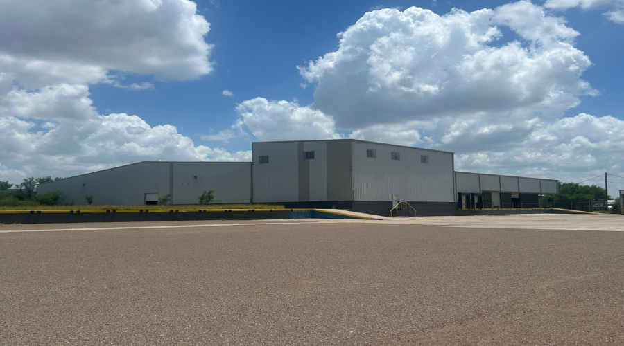 4425 Pan American Blvd, LAREDO, Texas 78045, 1 Bedroom Bedrooms, 11 Rooms Rooms,4 BathroomsBathrooms,Commercial/industrial,For Rent,4425 Pan American Blvd,20263047