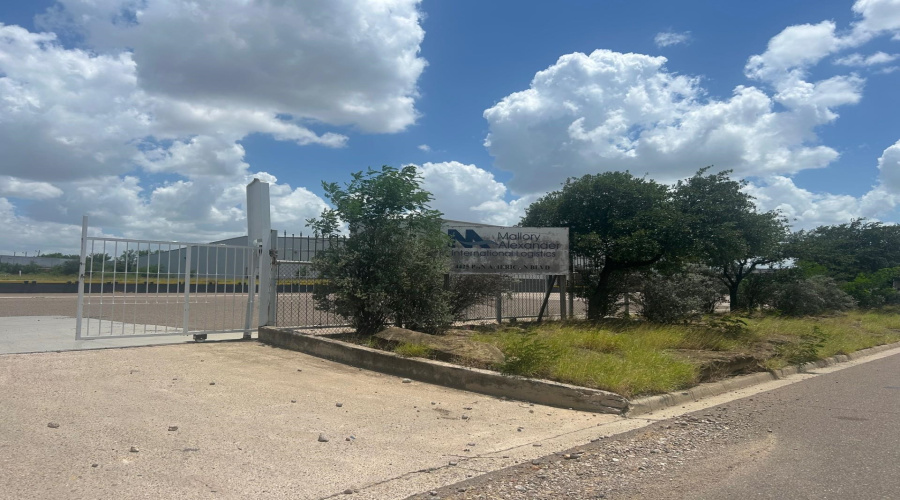 4425 Pan American Blvd, LAREDO, Texas 78045, 1 Bedroom Bedrooms, 11 Rooms Rooms,4 BathroomsBathrooms,Commercial/industrial,For Rent,4425 Pan American Blvd,20263047