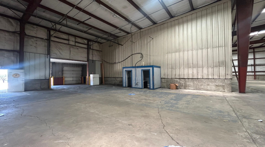 4425 Pan American Blvd, LAREDO, Texas 78045, 1 Bedroom Bedrooms, 11 Rooms Rooms,4 BathroomsBathrooms,Commercial/industrial,For Rent,4425 Pan American Blvd,20263047