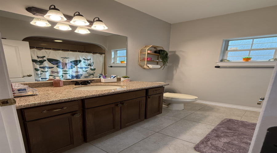 2314 Grisell Dr, Laredo, Texas 78041-2016, 3 Bedrooms Bedrooms, 5 Rooms Rooms,2 BathroomsBathrooms,Residential,For Sale,2314 Grisell Dr,20263046
