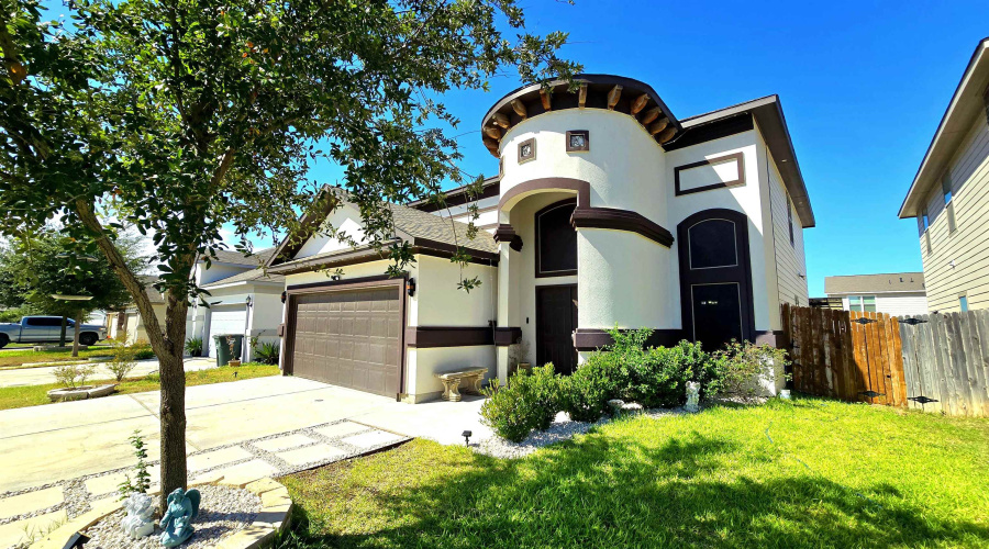 11134 Palmillas Loop, Laredo, Texas 78045, 4 Bedrooms Bedrooms, 7 Rooms Rooms,2 BathroomsBathrooms,Residential,For Rent,11134 Palmillas Loop,20263055