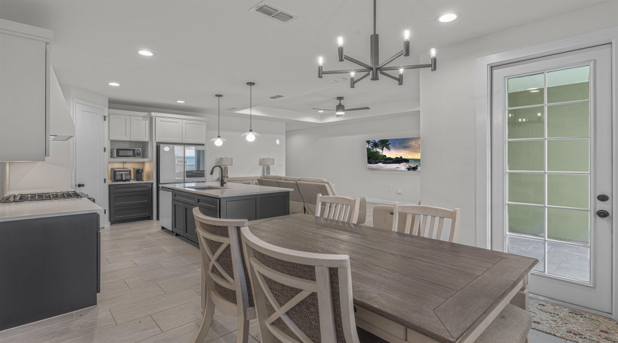 107 Canyon Lake Dr., Laredo, Texas 78045, 4 Bedrooms Bedrooms, 5 Rooms Rooms,2 BathroomsBathrooms,Residential,For Sale,107 Canyon Lake Dr.,20263056