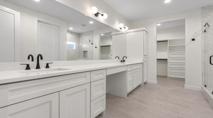 107 Canyon Lake Dr., Laredo, Texas 78045, 4 Bedrooms Bedrooms, 5 Rooms Rooms,2 BathroomsBathrooms,Residential,For Sale,107 Canyon Lake Dr.,20263056