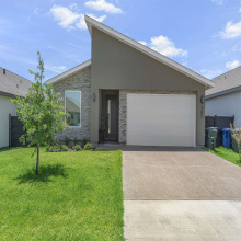 107 Canyon Lake Dr., Laredo, Texas 78045, 4 Bedrooms Bedrooms, 5 Rooms Rooms,2 BathroomsBathrooms,Residential,For Sale,107 Canyon Lake Dr.,20263056